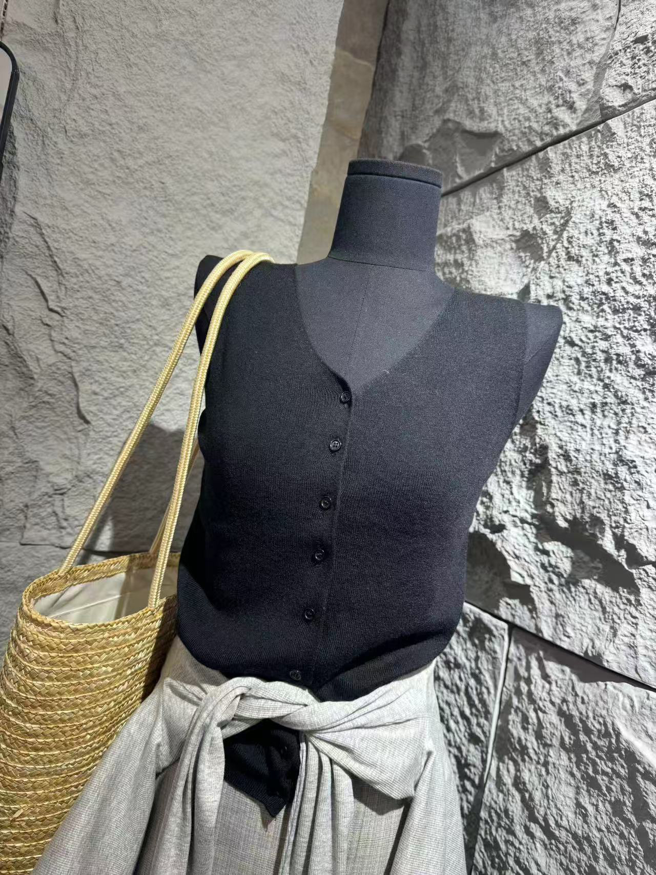 [慵懒风]无袖V领常规纯色毛针织衫气质网红