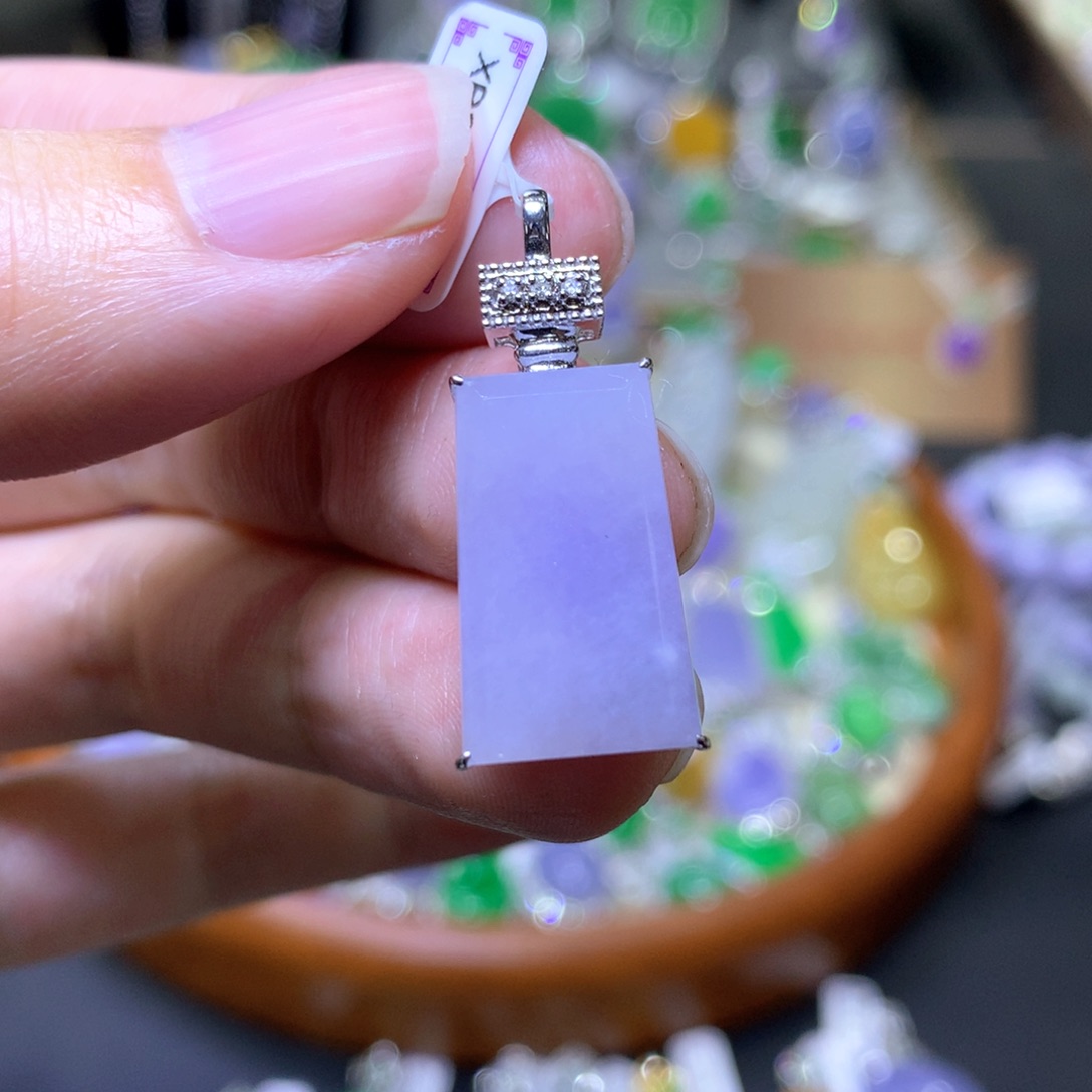 【闪购商品】翡翠颈饰18K金镶嵌翡翠吊坠项链