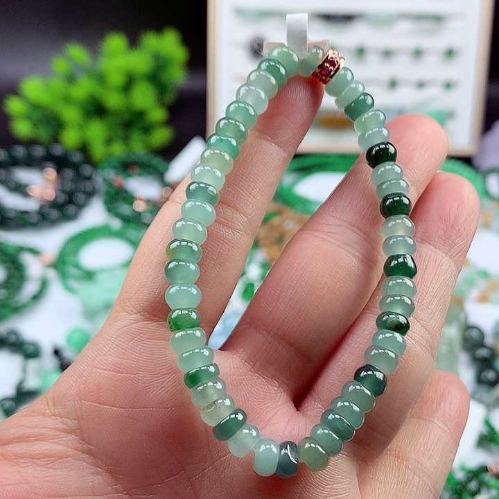翡翠颈饰未镶嵌手串