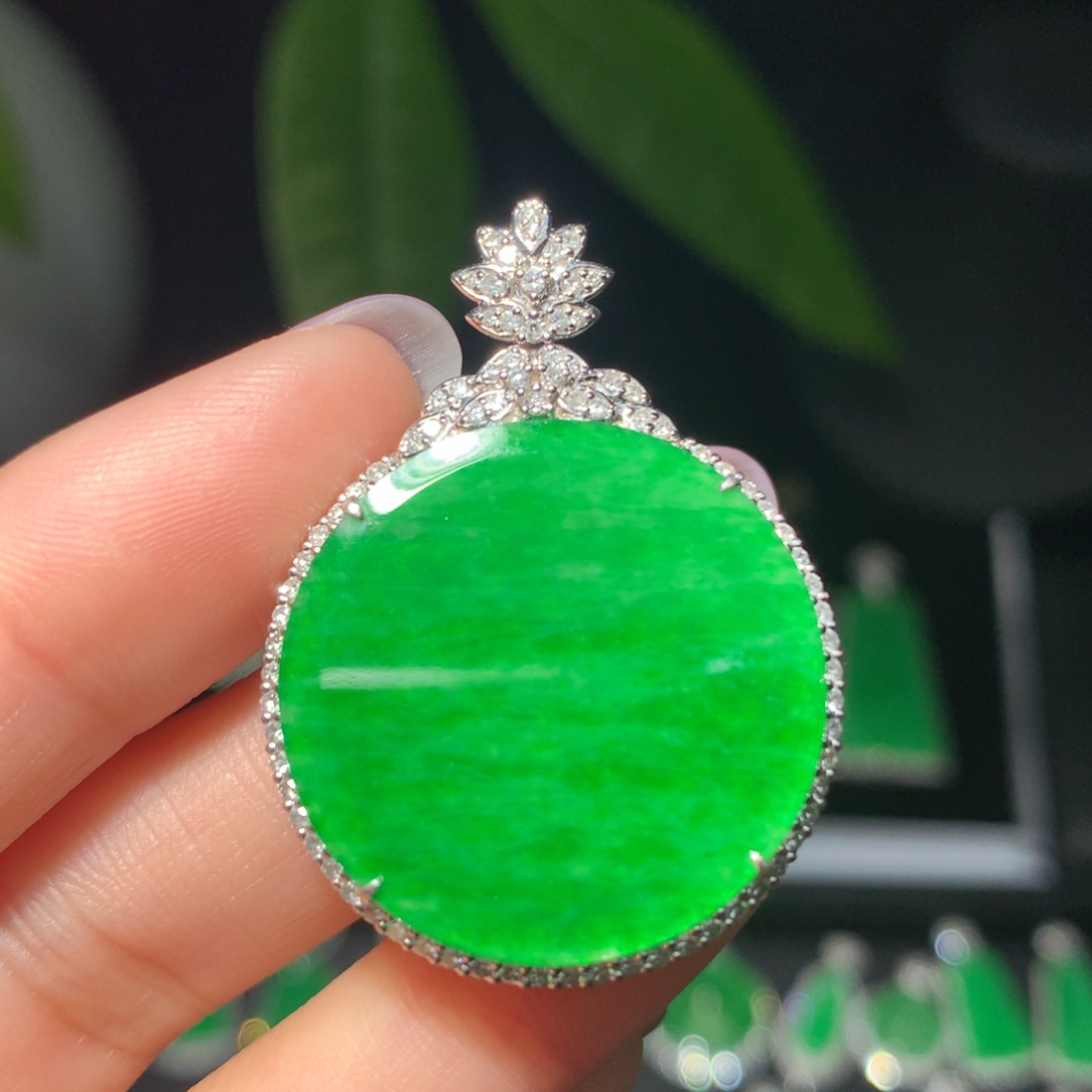 翡翠颈饰18K金镶嵌翡翠