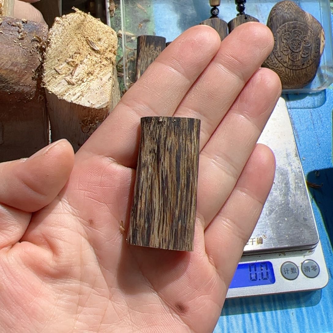 沉香吊坠白棋素牌6.3克