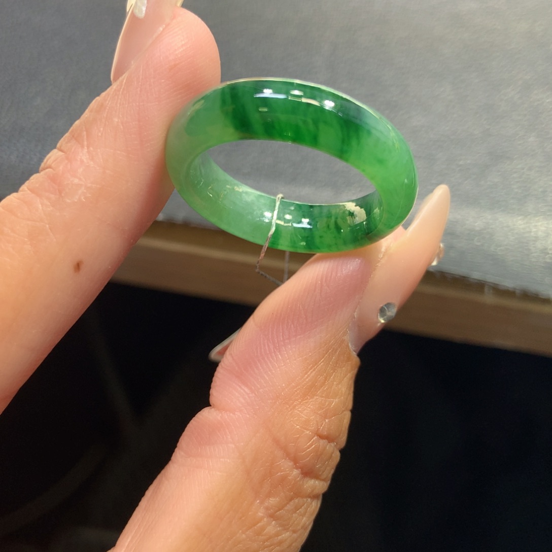 翡翠戒指未镶嵌翡翠