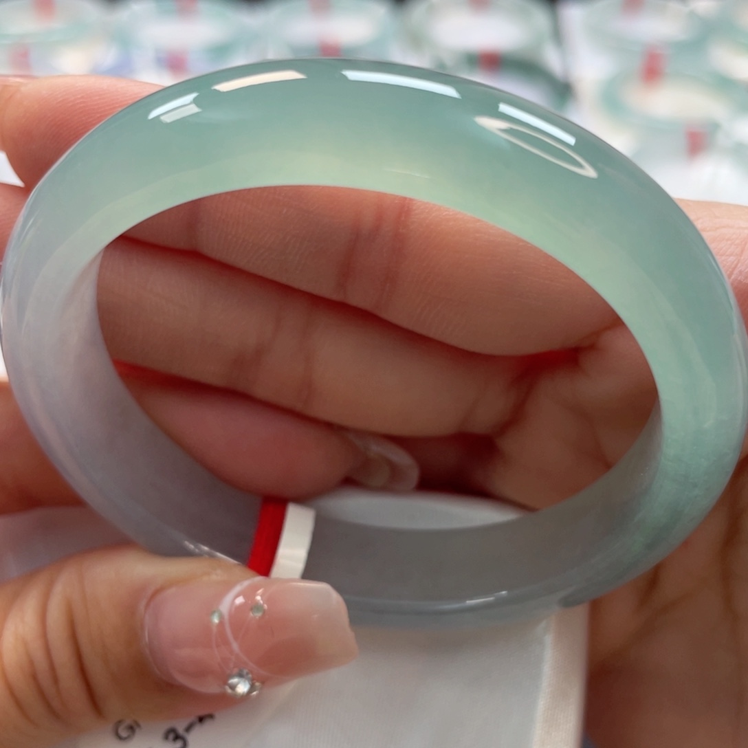 【闪购商品】翡翠未镶嵌手镯（贵妃镯）54冰透渐变蓝绿起光9号