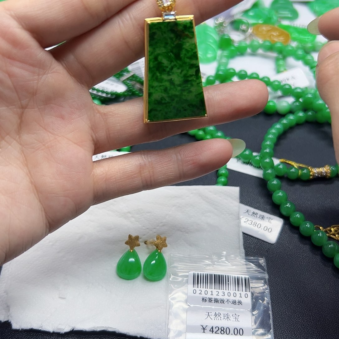 翡翠颈饰银S925镶嵌天然缅料A货一件