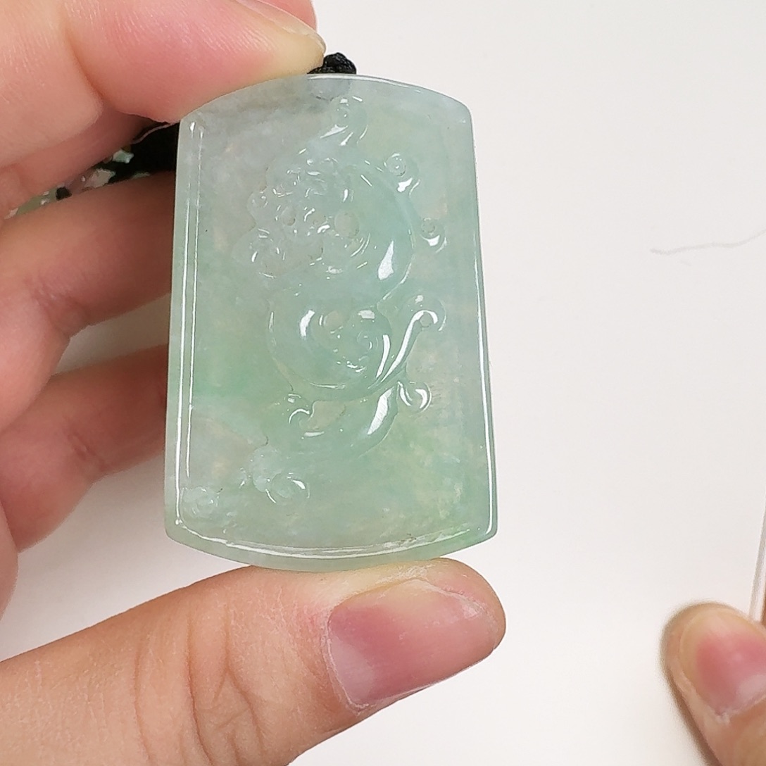 翡翠颈饰未镶嵌龙牌