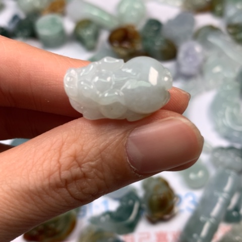 翡翠颈饰未镶嵌翡翠