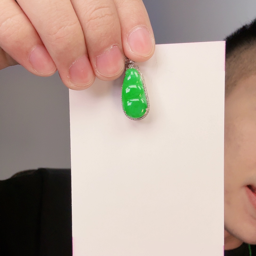 翡翠颈饰18K金镶嵌一件