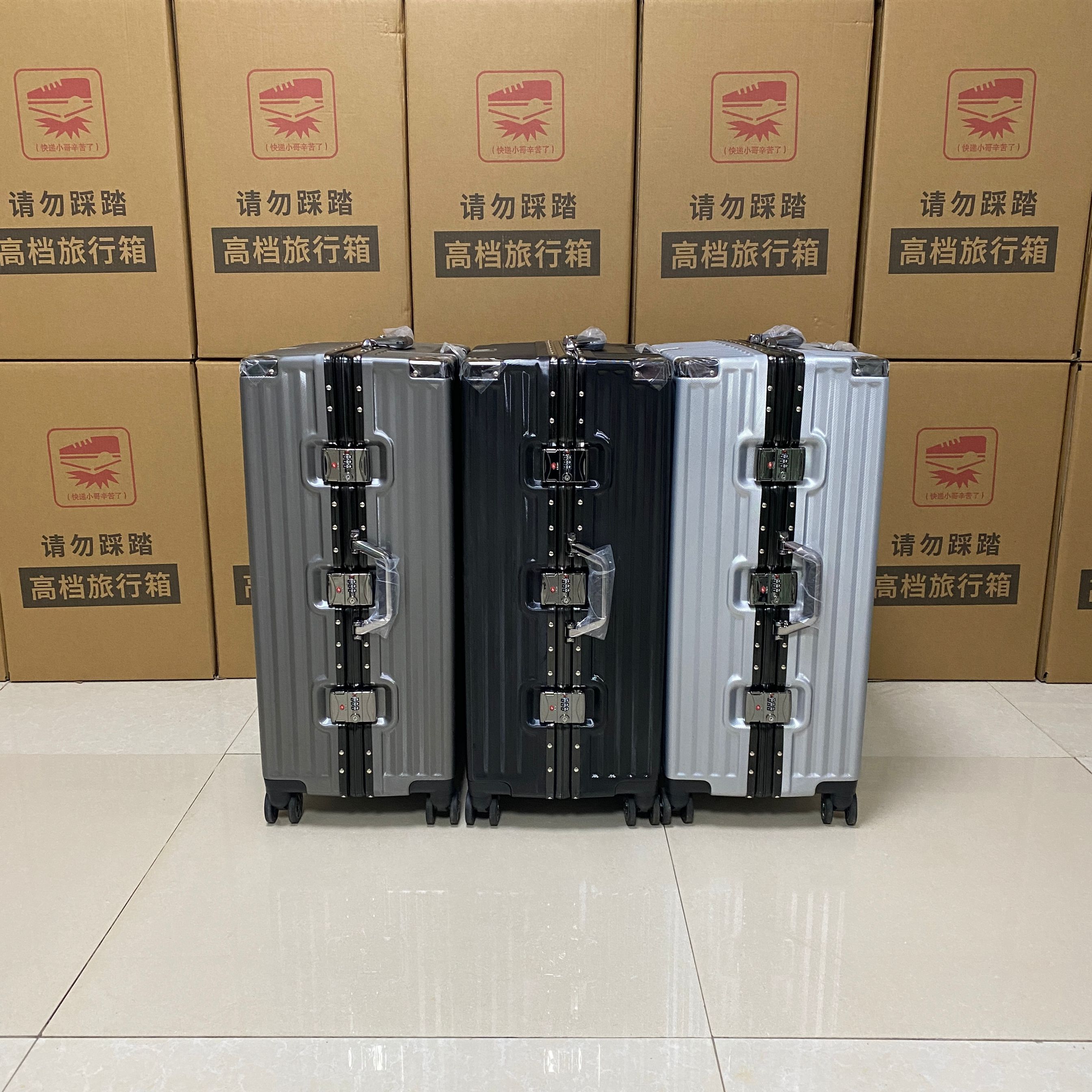 28寸超大顶配铆钉加固款旅行箱 出国 搬家 长期出行使用户外休闲