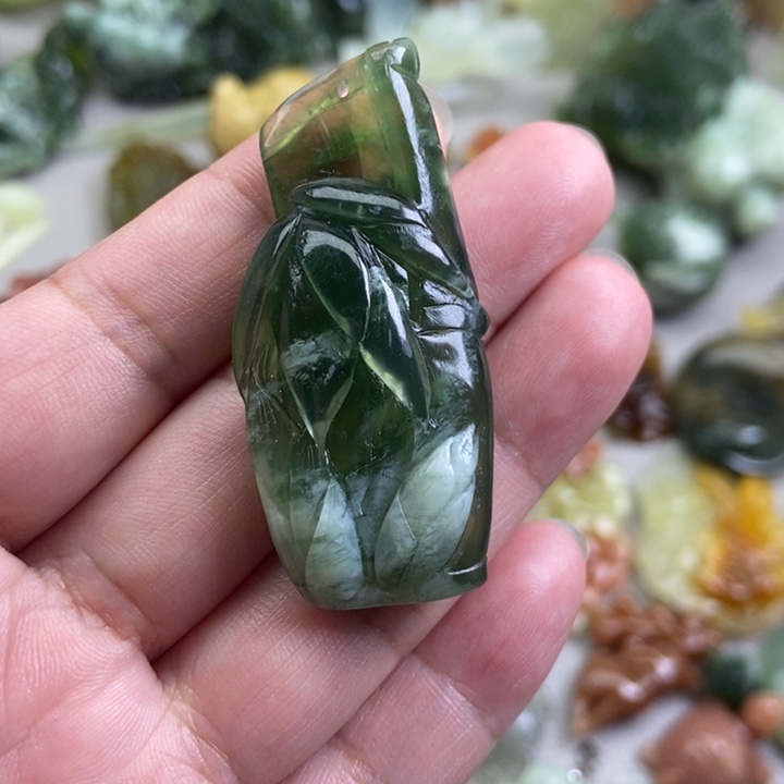 蛇纹石玉挂件未镶嵌