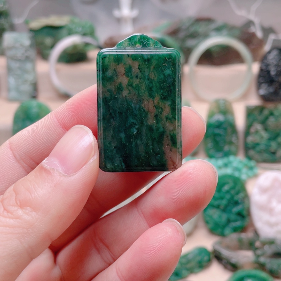 独山玉未镶嵌颈饰