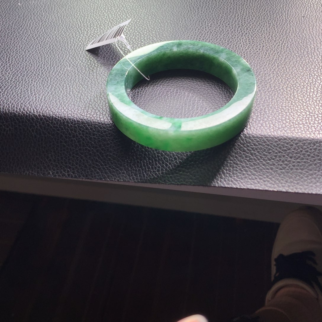 柚***。定制翡翠未镶嵌翡翠手镯 冰绿花