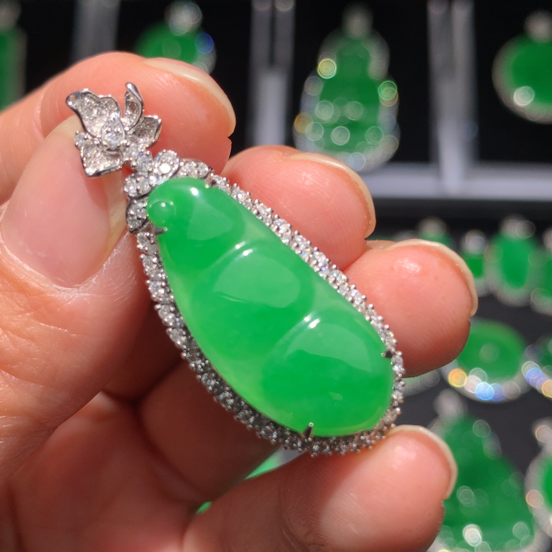 翡翠颈饰18K金镶嵌翡翠