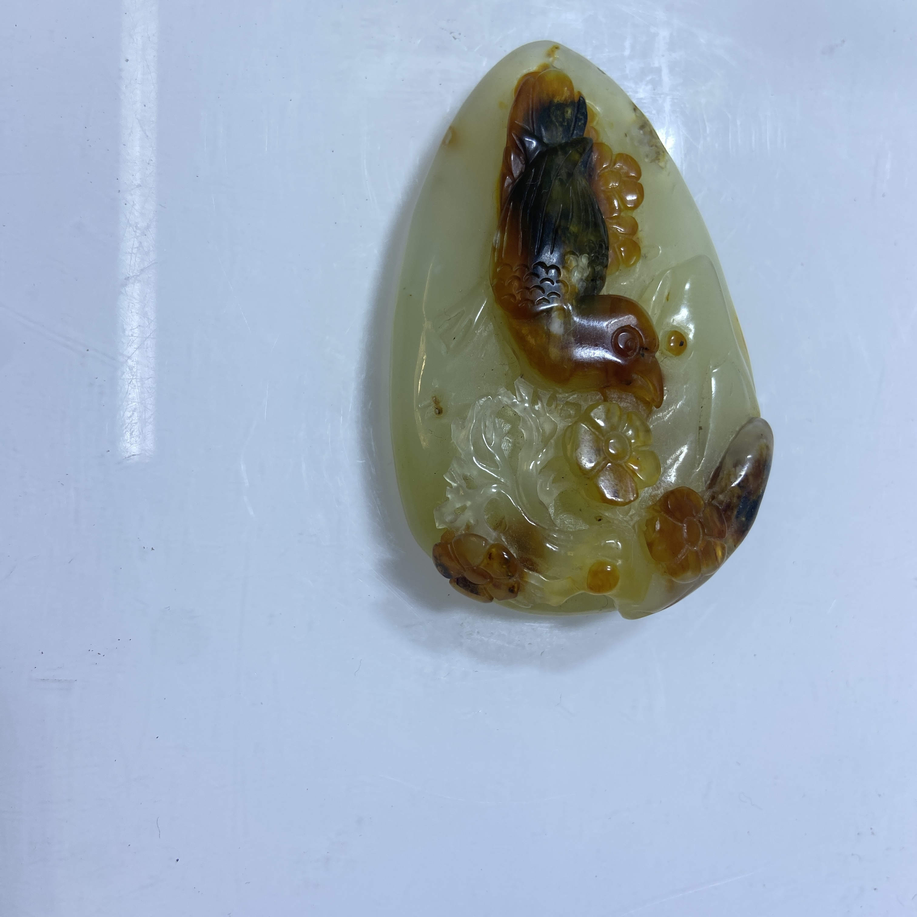 岫玉俏色巧雕花玉喜上眉梢挂坠大气时尚