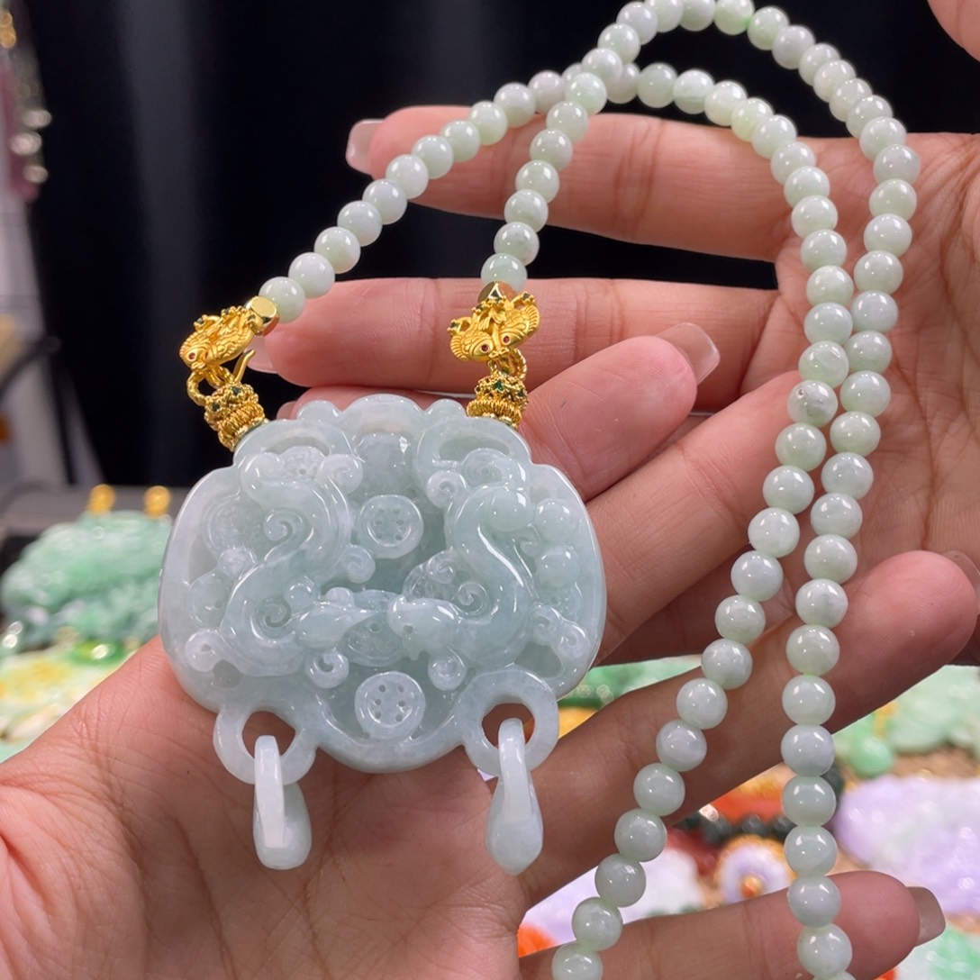 翡翠颈饰未镶嵌曼***。代编织