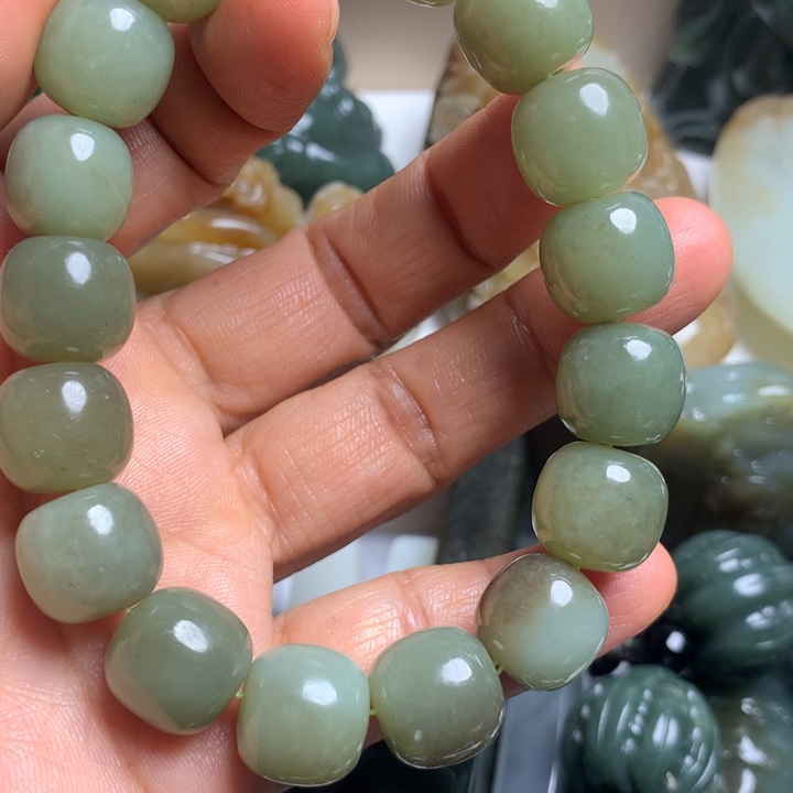 y***s和田玉未镶嵌颈饰