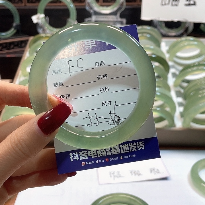 蛇纹石玉手镯未镶嵌收**家