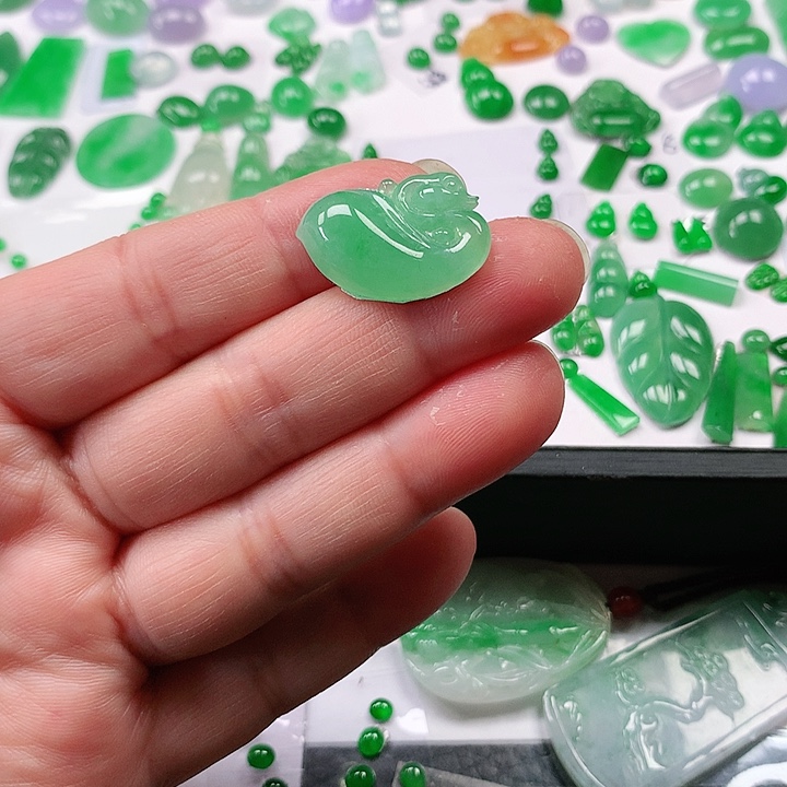 翡翠颈饰未镶嵌翡翠