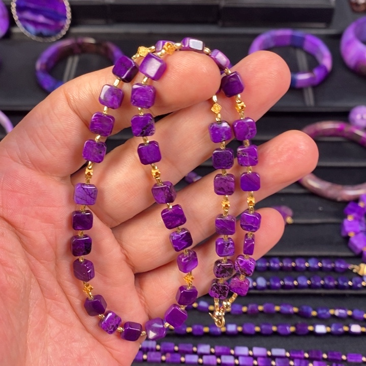 18K金镶嵌苏纪石（舒俱来）项链