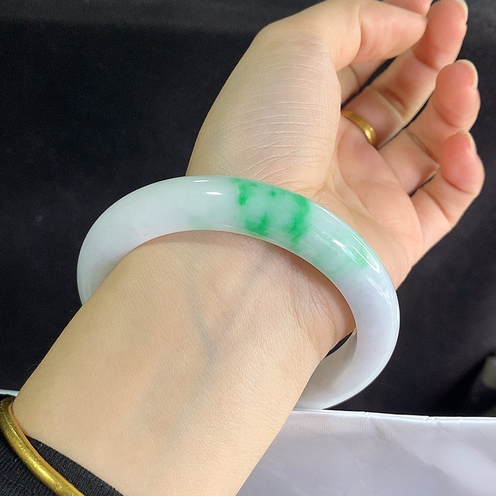 翡翠未镶嵌手镯61圈6355经典白底青