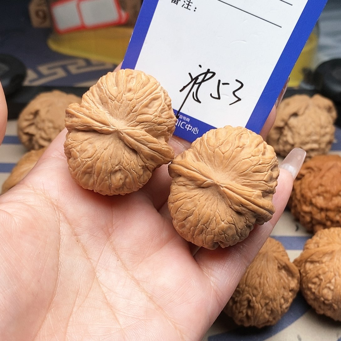 【闪购商品】文玩核桃吊坠沉**鱼文玩核桃把件53