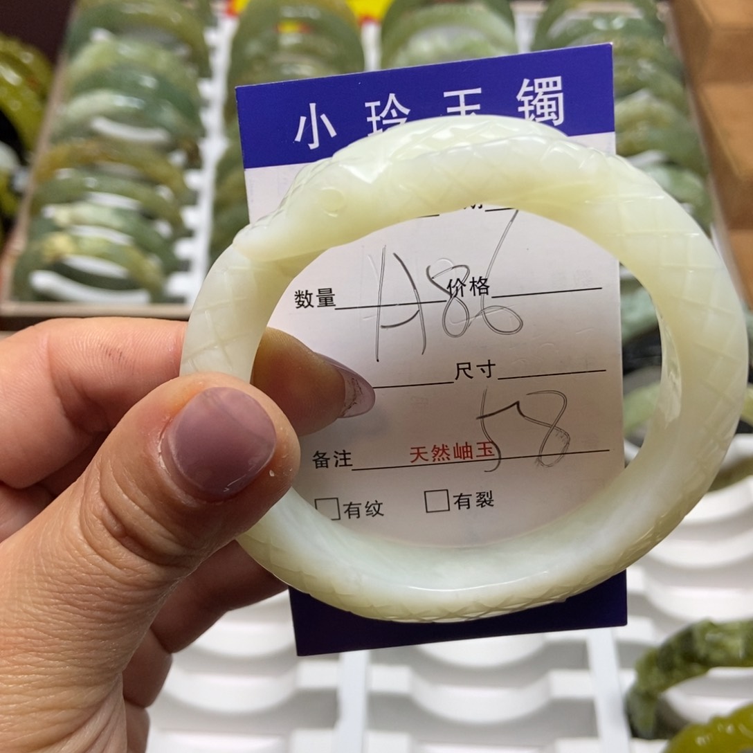 蛇纹石玉手镯未镶嵌