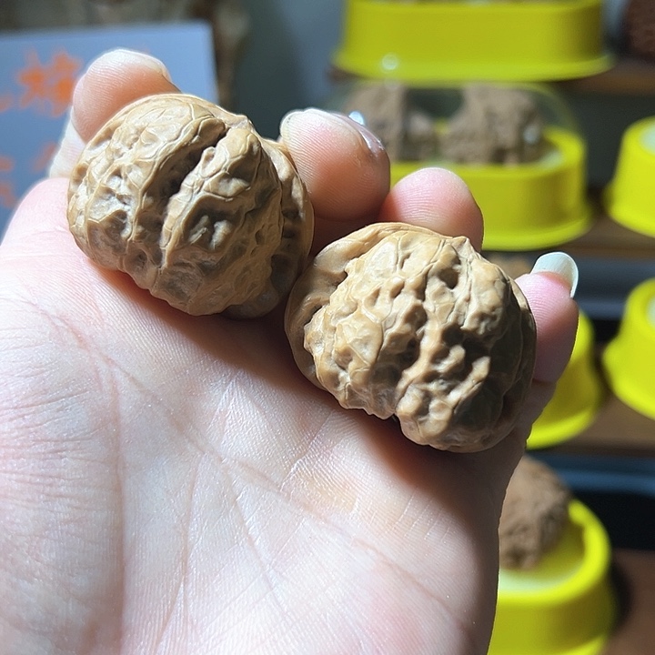 文玩核桃吊坠矮壮蛤蟆头