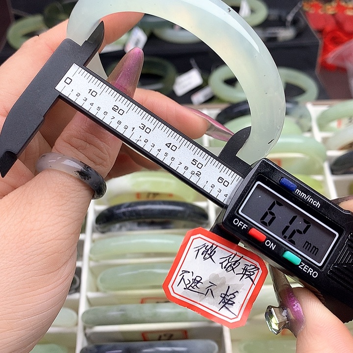 蛇纹石玉手镯未镶嵌38