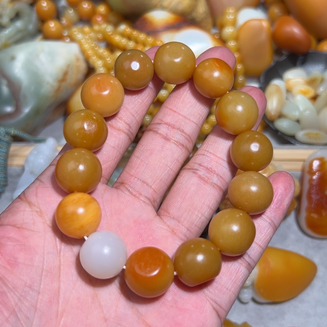 和田玉颈饰未镶嵌?****