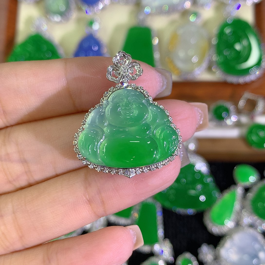 颈饰18K金镶嵌翡翠佛公