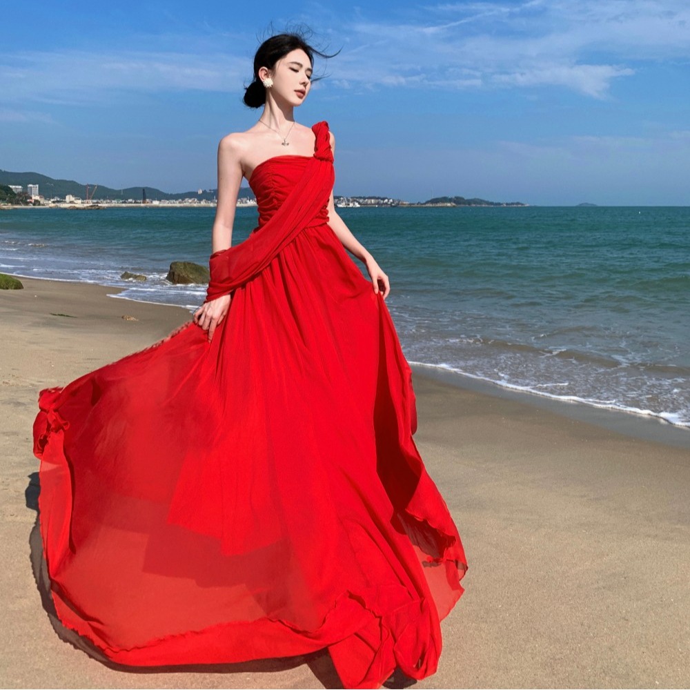 法式复古红色抹胸连衣裙女装夏季一字肩女神拍照穿搭海边度假长裙
