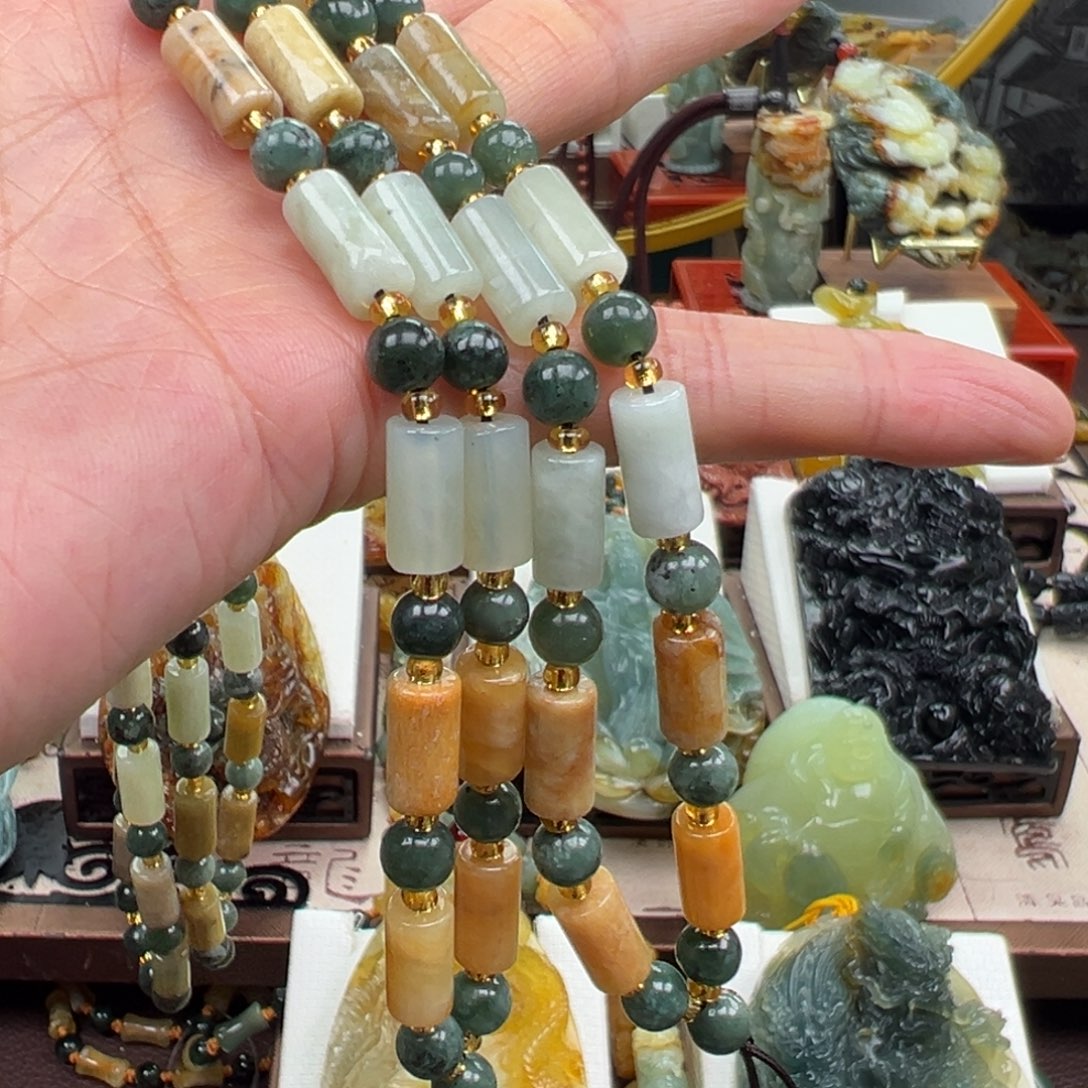 王***峰岫玉未镶嵌挂件挂件