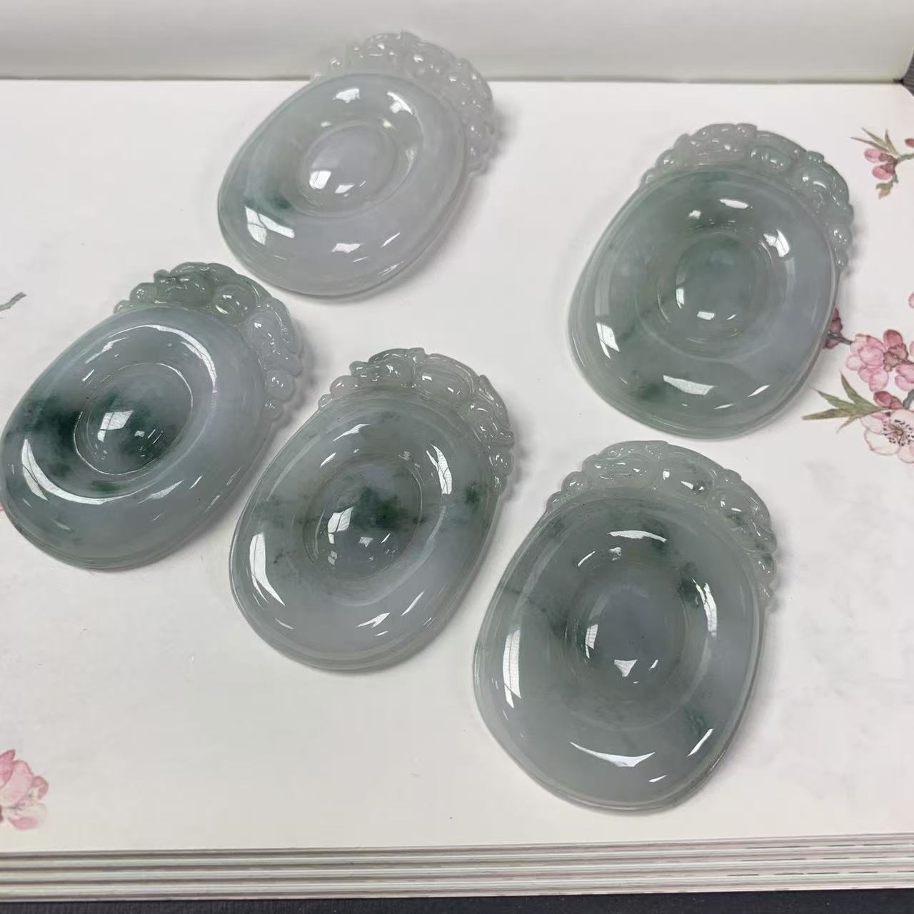 缅甸天然翡翠细糯飘花辈辈有福福贝时尚精致毛衣链吊坠多样性发货