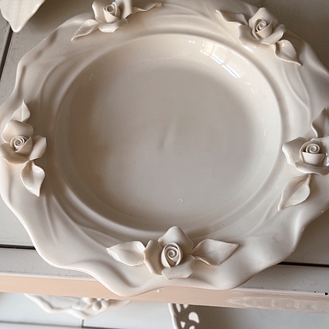 白瓷25厘米五朵花盘子