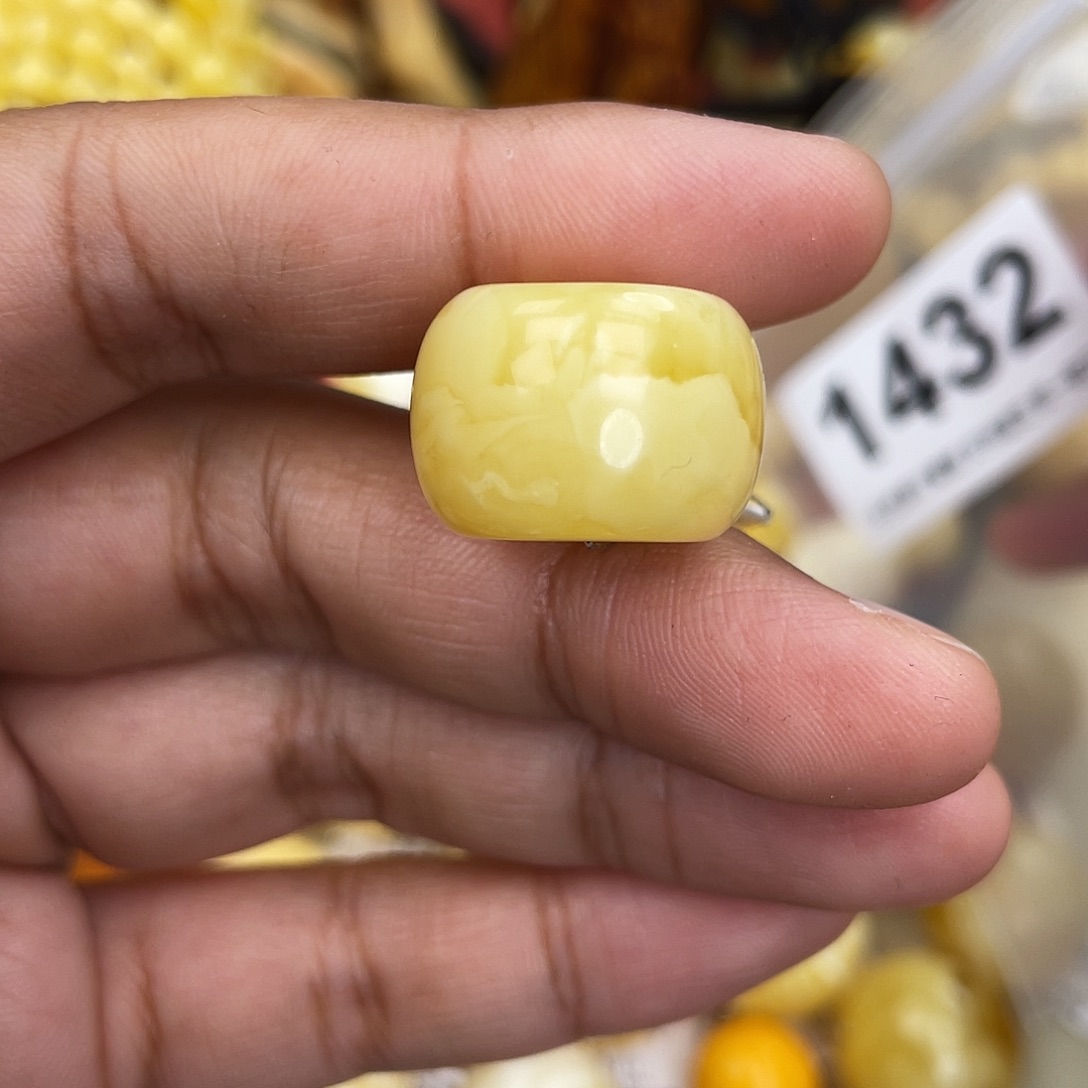 蜜蜡未镶嵌珠宝奇石20.4