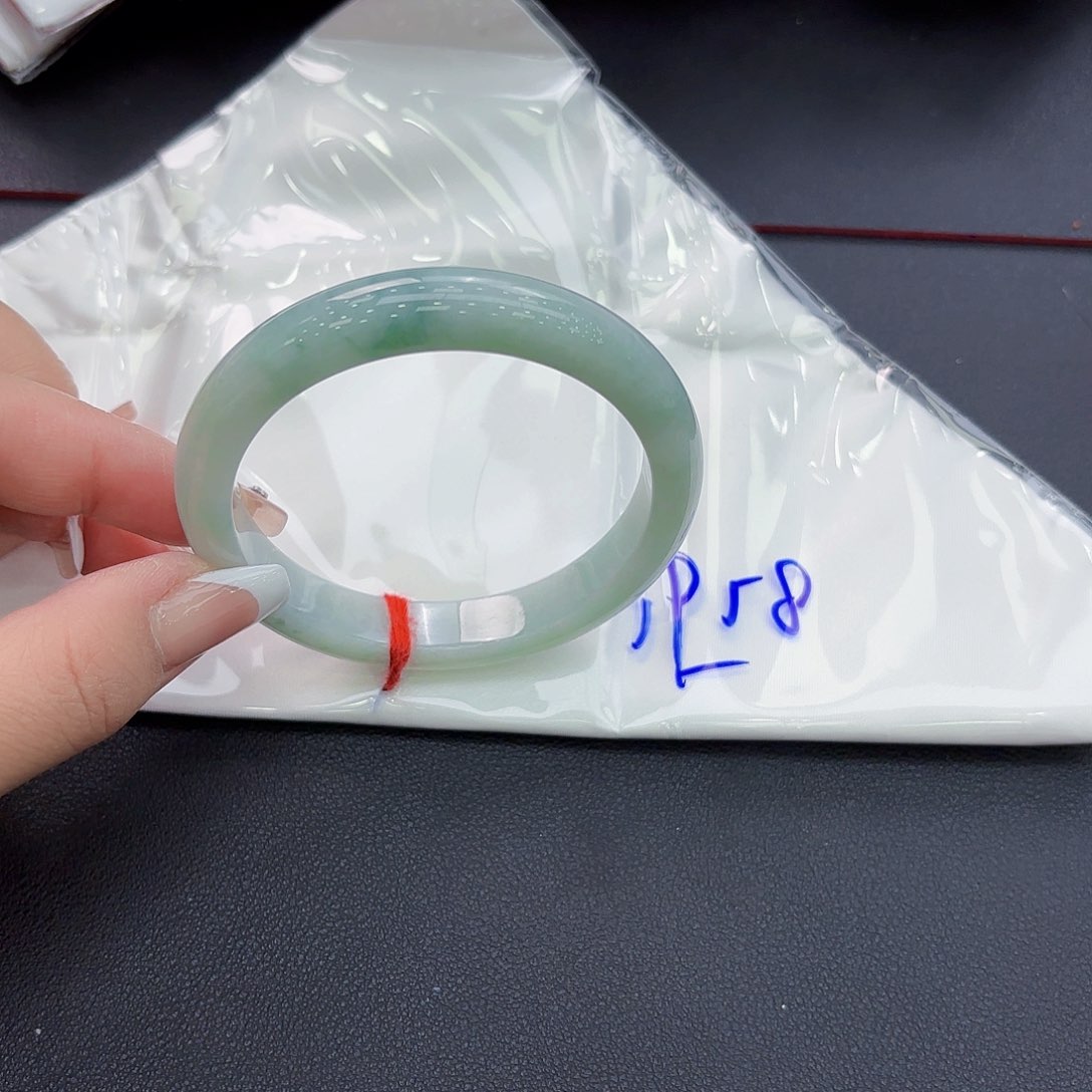 翡翠手镯未镶嵌手镯 