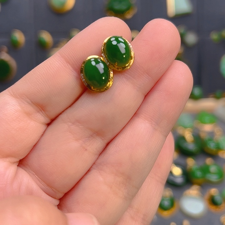 和田玉18K金镶嵌耳饰