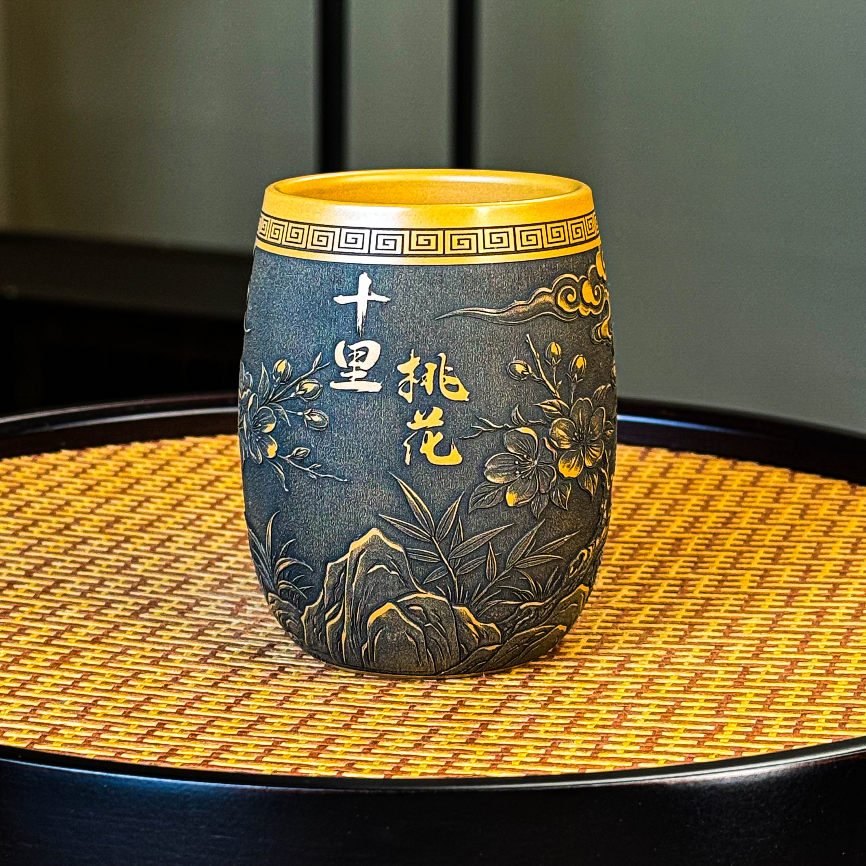 宜兴全手工紫砂茶具 原矿黄金朱泥刻绘紫砂十里桃花主人杯品茗杯