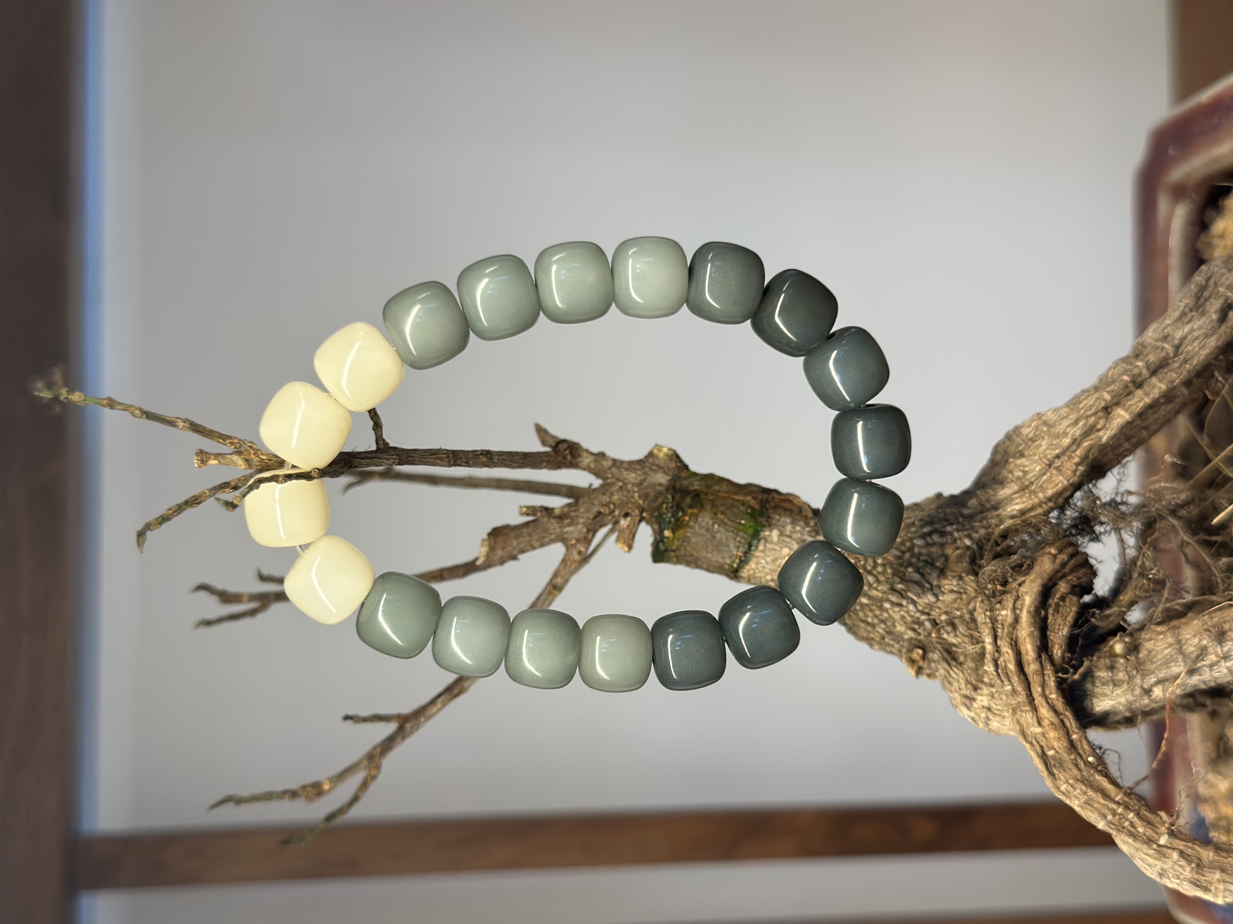 XD502 渐变灰菩提精美手串（无礼盒）1