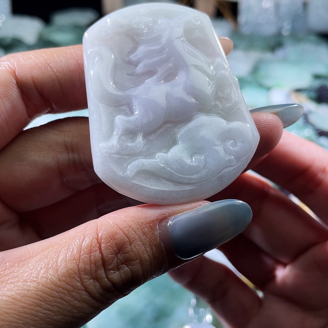 翡翠未镶嵌颈饰马牌