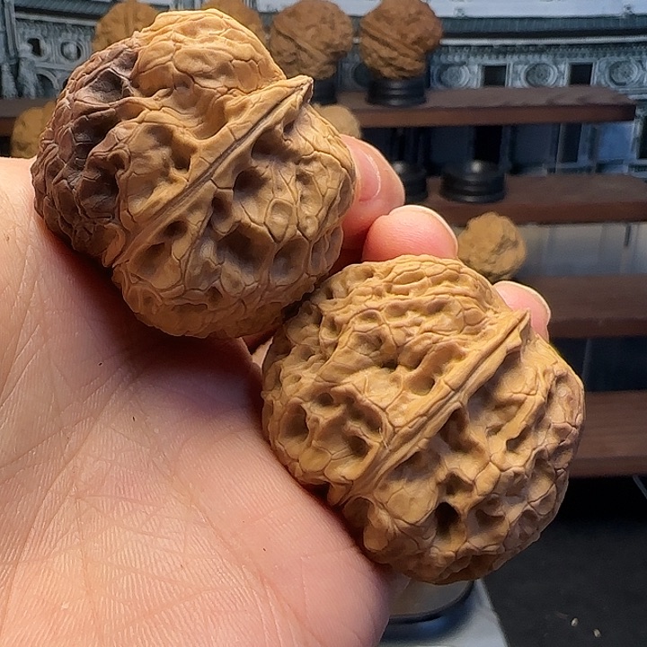 文玩核桃把件太湖石