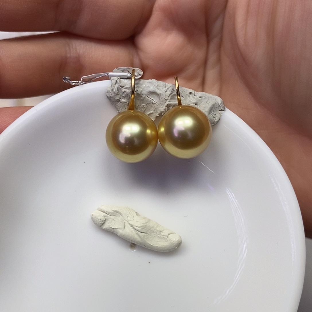 小***子18K金镶嵌耳饰海水珍珠