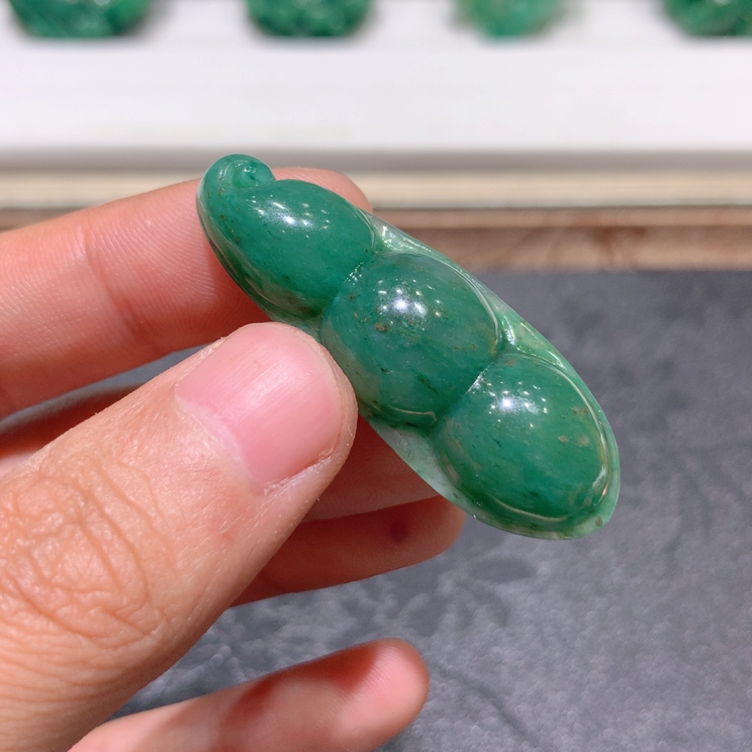 独山玉未镶嵌挂件