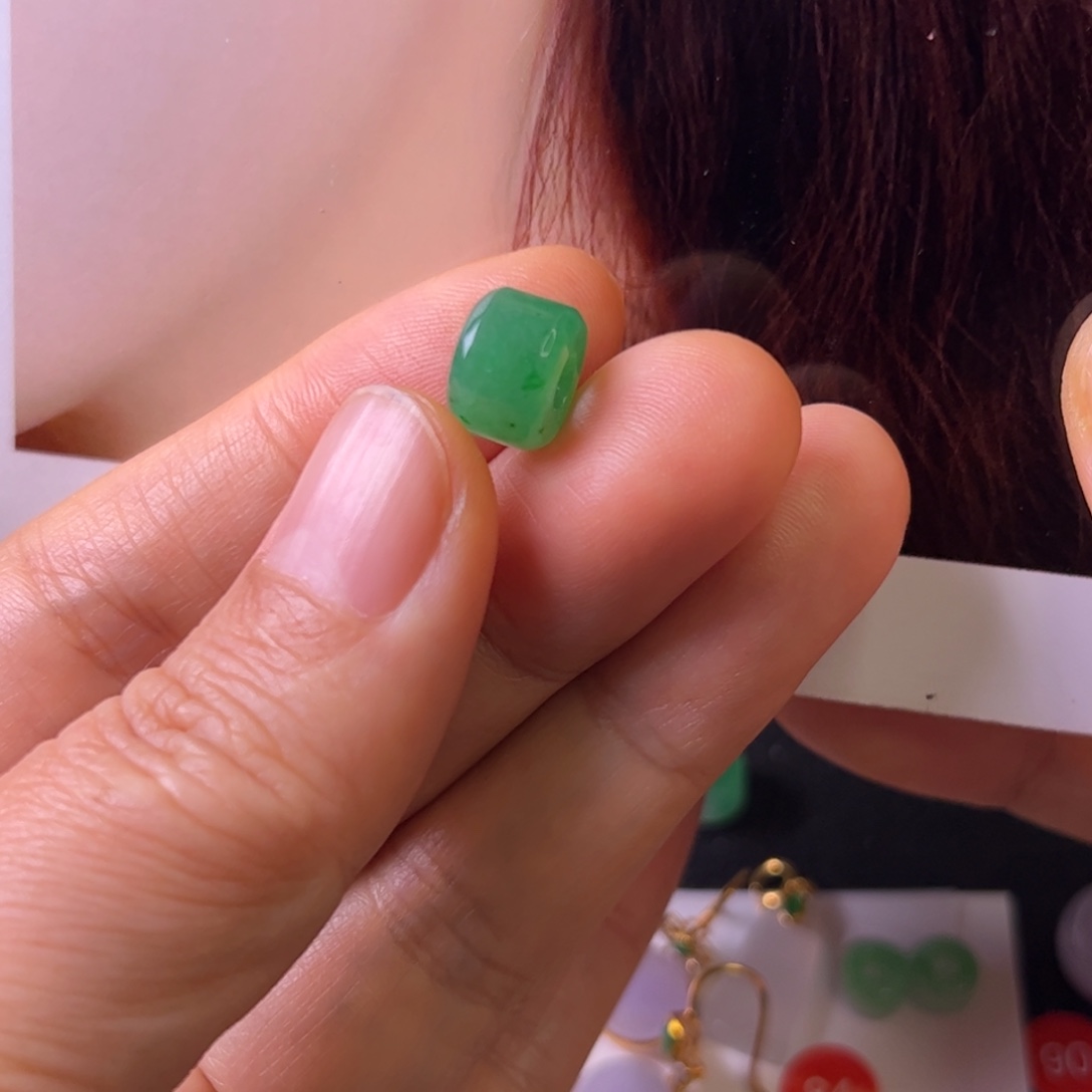 翡翠颈饰未镶嵌正*路路通