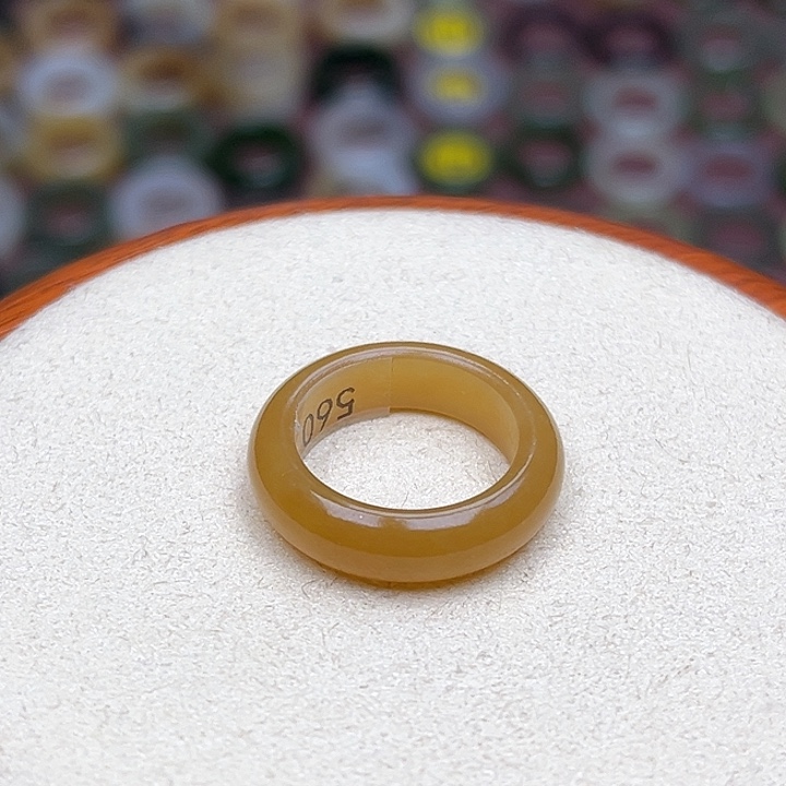 和田玉戒指未镶嵌16.0内径11圈橘糖