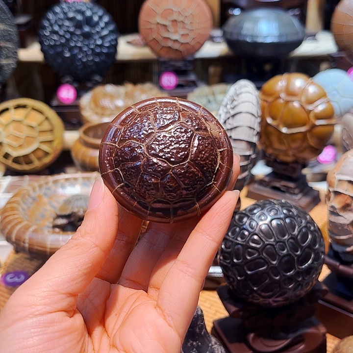 郭***帆石材龟纹石小飞碟型