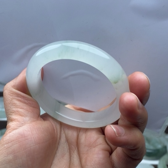 石英质玉（金丝玉）手镯未镶嵌微****。