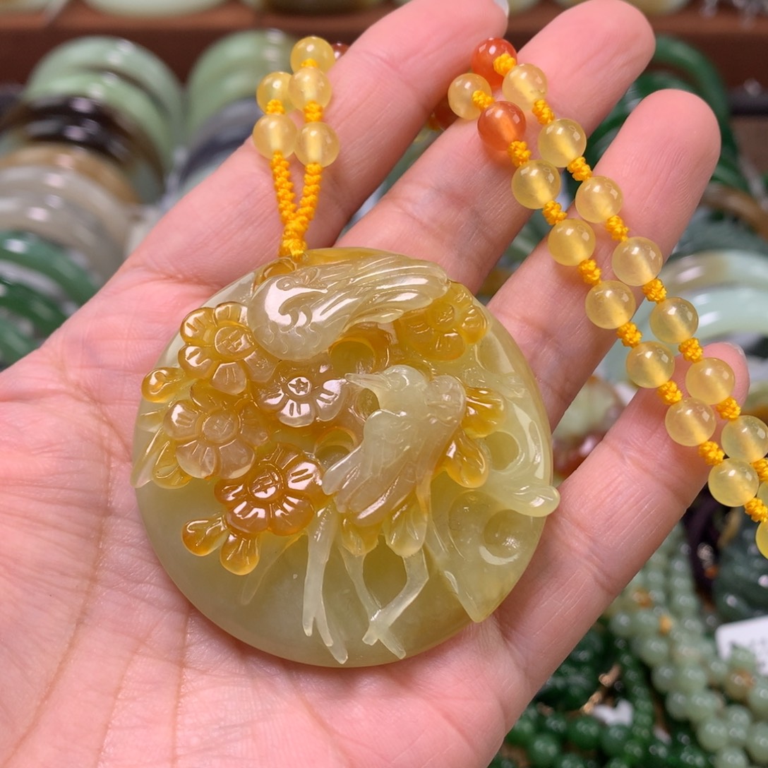 岫玉未镶嵌颈饰吊坠