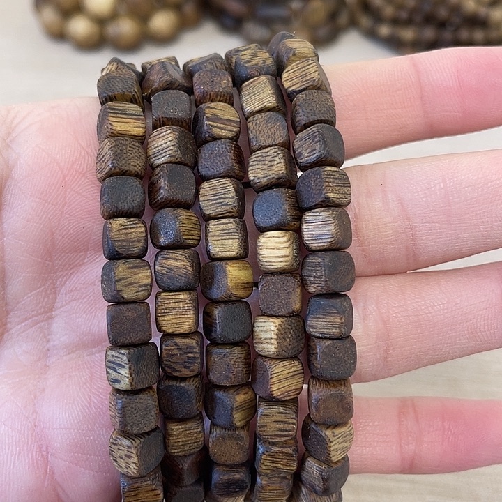 沉香手串九九沉0.6板头方珠单圈