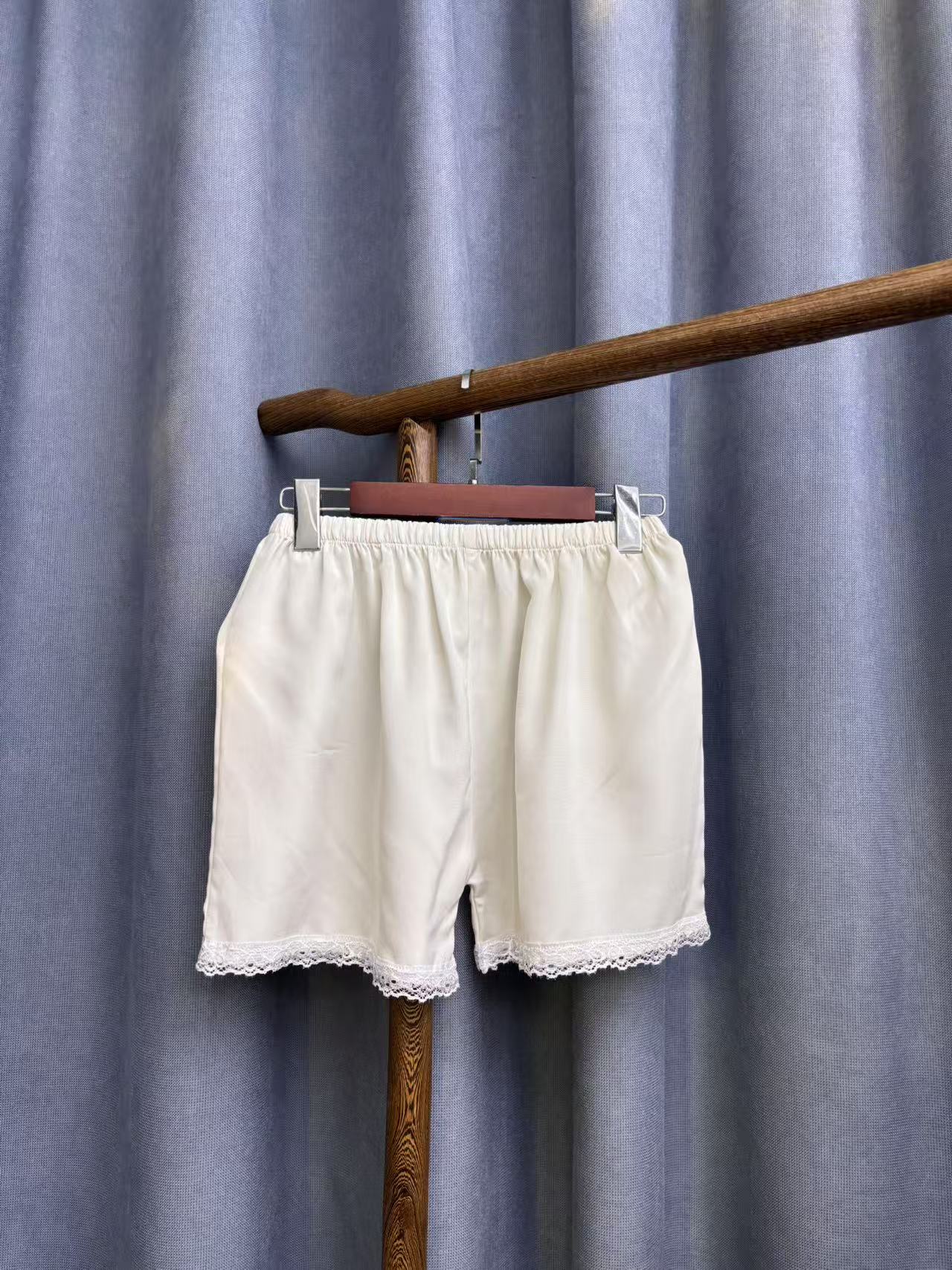 2025夏季新款时尚休闲桑蚕丝蕾丝纯色短裤打底裤1010