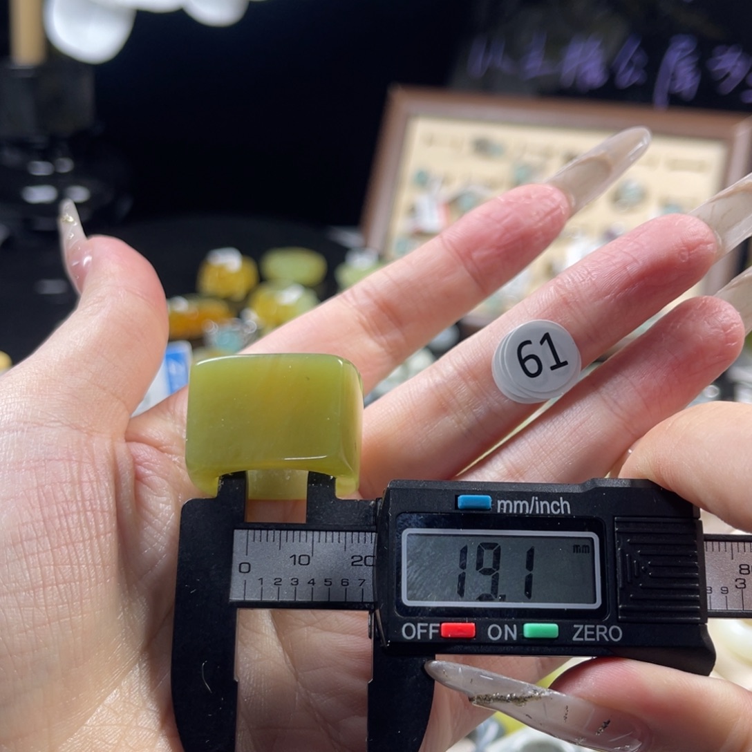 蛇纹石玉未镶嵌戒指